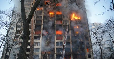 Wojna w Ukrainie. Zbombardowane osiedle w Kijowie pokazuje bezwzględność Rosjan