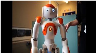 Robot humanoidalny NAO pomaga chorym dzieciom