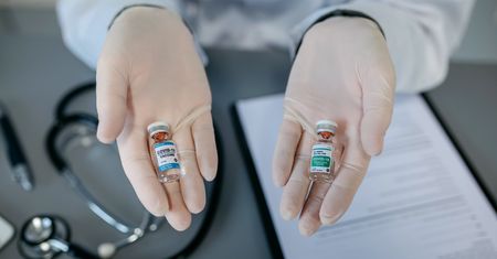 Szczepienia w firmach. "Jak się zaszczepisz, dostaniesz 500 zł"