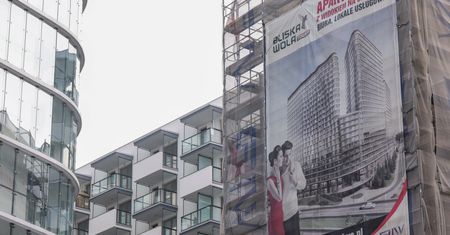 Słońce zagląda tu na kwadrans. Niemiecka telewizja pokazała warszawską patodeweloperkę