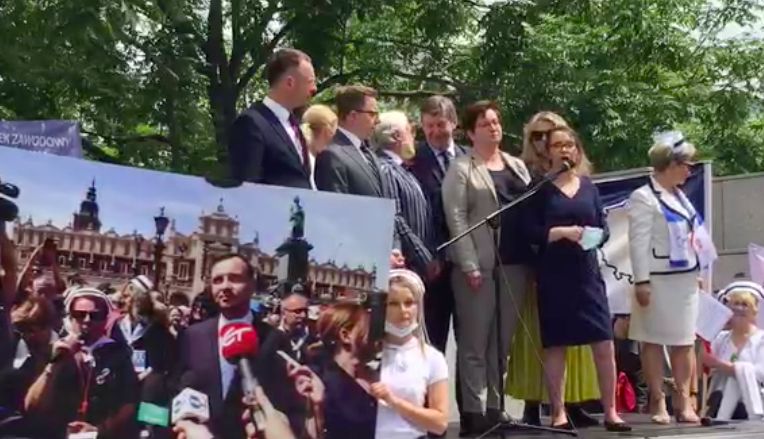 Warszawa. Manifestacja medyków przed Sejmem. O godne warunki pracy i płacy