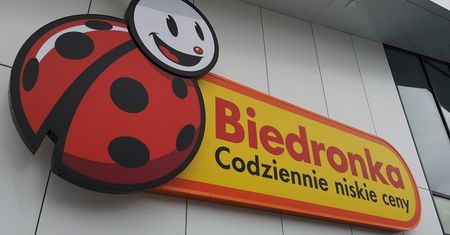 Biedronka prowadzi szkolenie dla klientów. Bon o wartości 15 zł na zakupy