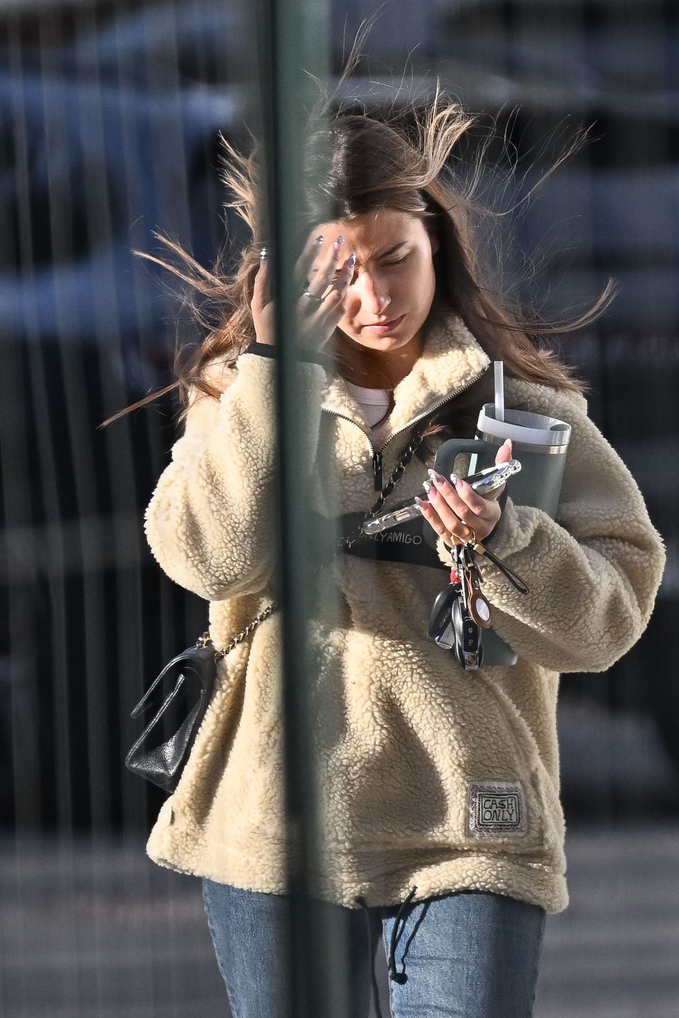 Julia Wieniawa walczy z wiatrem