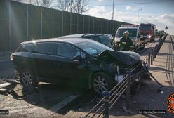 Zderzenie sześciu aut w Łomiankach. Ogromny korek w kierunku stolicy