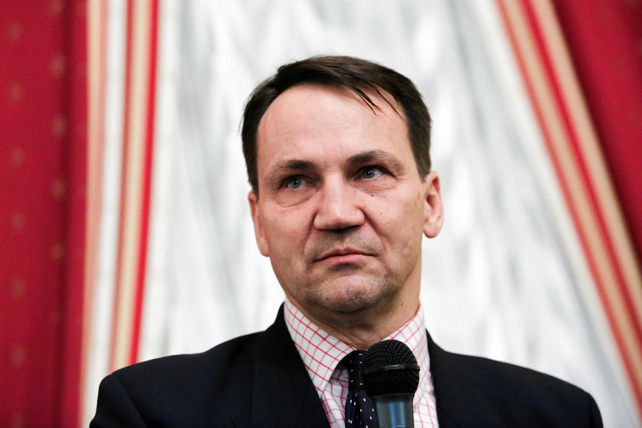 Sikorski ujawnił dokumenty. Chodzi o rosyjskiego szpiega i Macierewicza