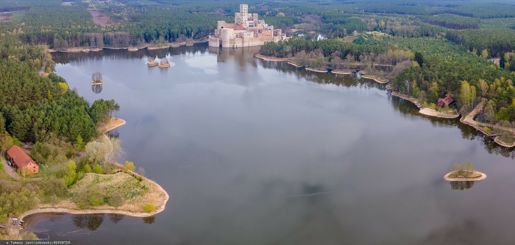 Zamek w Stobnicy30.04.2022 Stobnica,  budowa zamku w Puszczy Noteckiej Fot Tomasz Jastrzebowski/REPORTERTomasz Jastrzebowski/REPORTER