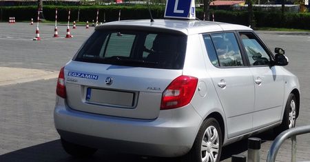 Oblężenie w ośrodkach ruchu drogowego. System CEPiK opóźniony nawet o pół roku