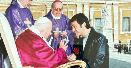 Poznał czterech papieży. Teraz ekranizuje największą zdradę w historii
