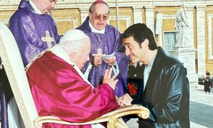 Poznał czterech papieży. Teraz ekranizuje największą zdradę w historii