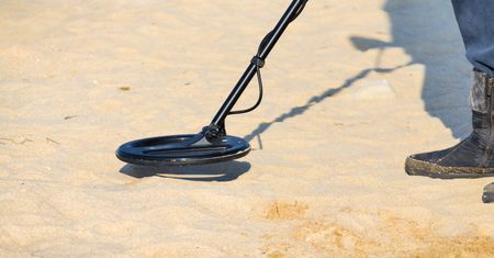 Skarby na polskich plażach. Ministerstwo chce zezwolić na poszukiwania z wykrywaczem