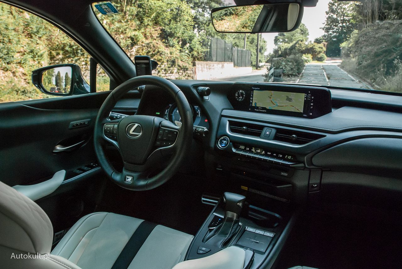Wnętrze Lexusa UX