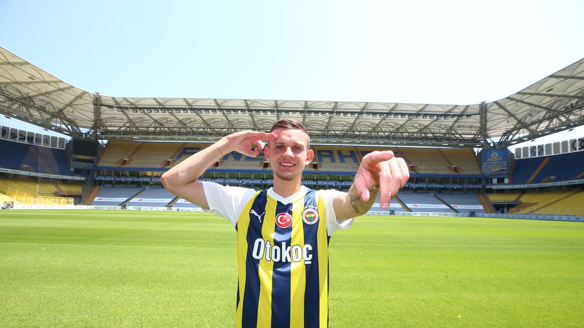 Materiały prasowe / Fenerbahce / Twitter / Na zdjęciu: Sebastian Szymański