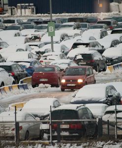 Paraliż na parkingu lotniskowym. Dyspozytor zażądał dodatkowej opłaty