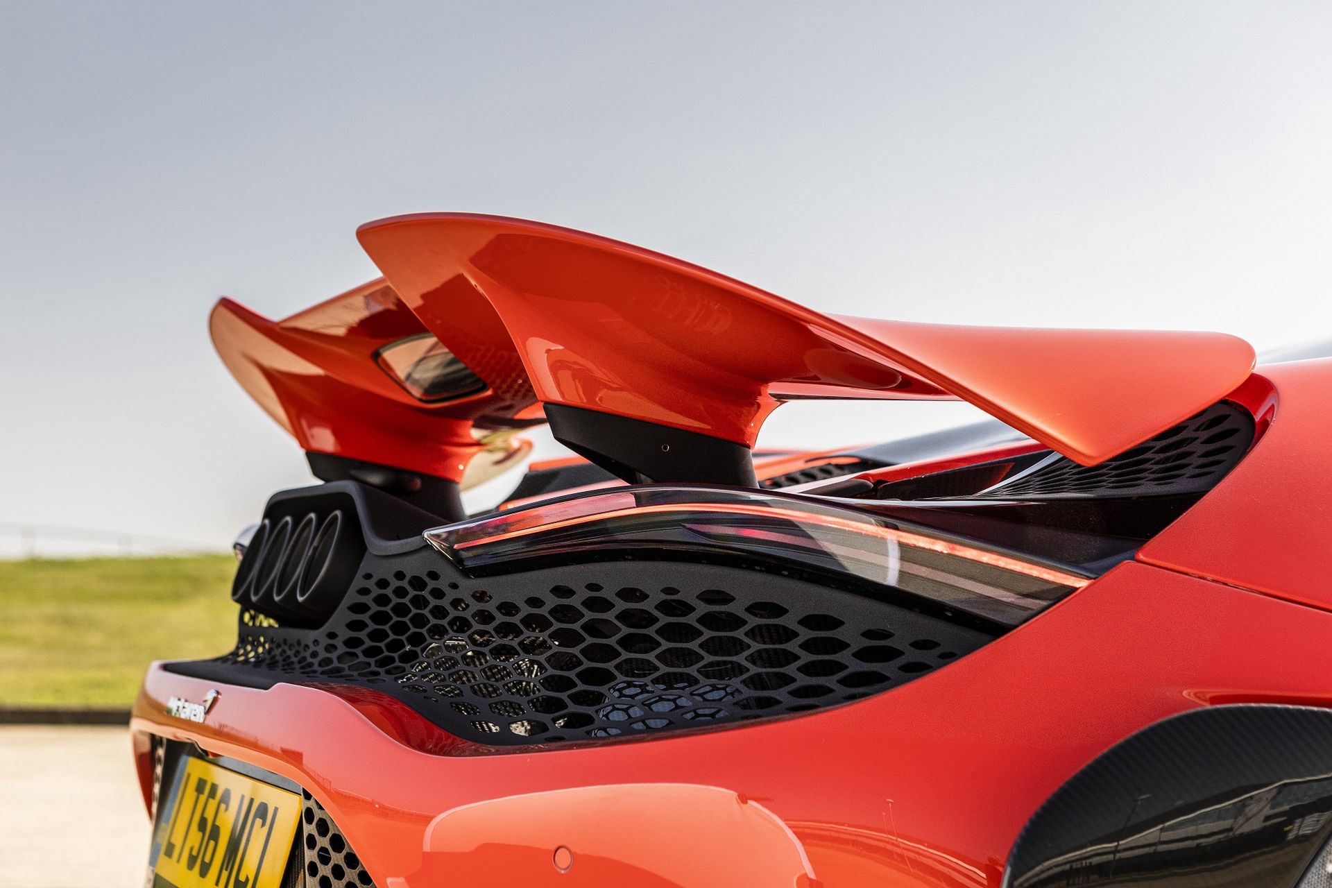 McLaren 765LT tylne skrzydło