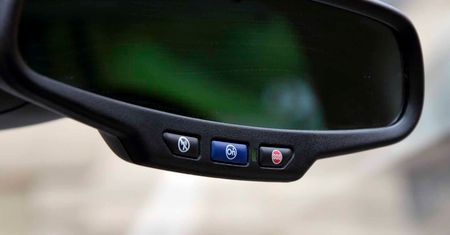 Opel OnStar jako opiekun kierowcy w czasie podróży rodzinnych w nowym Oplu Zafirze
