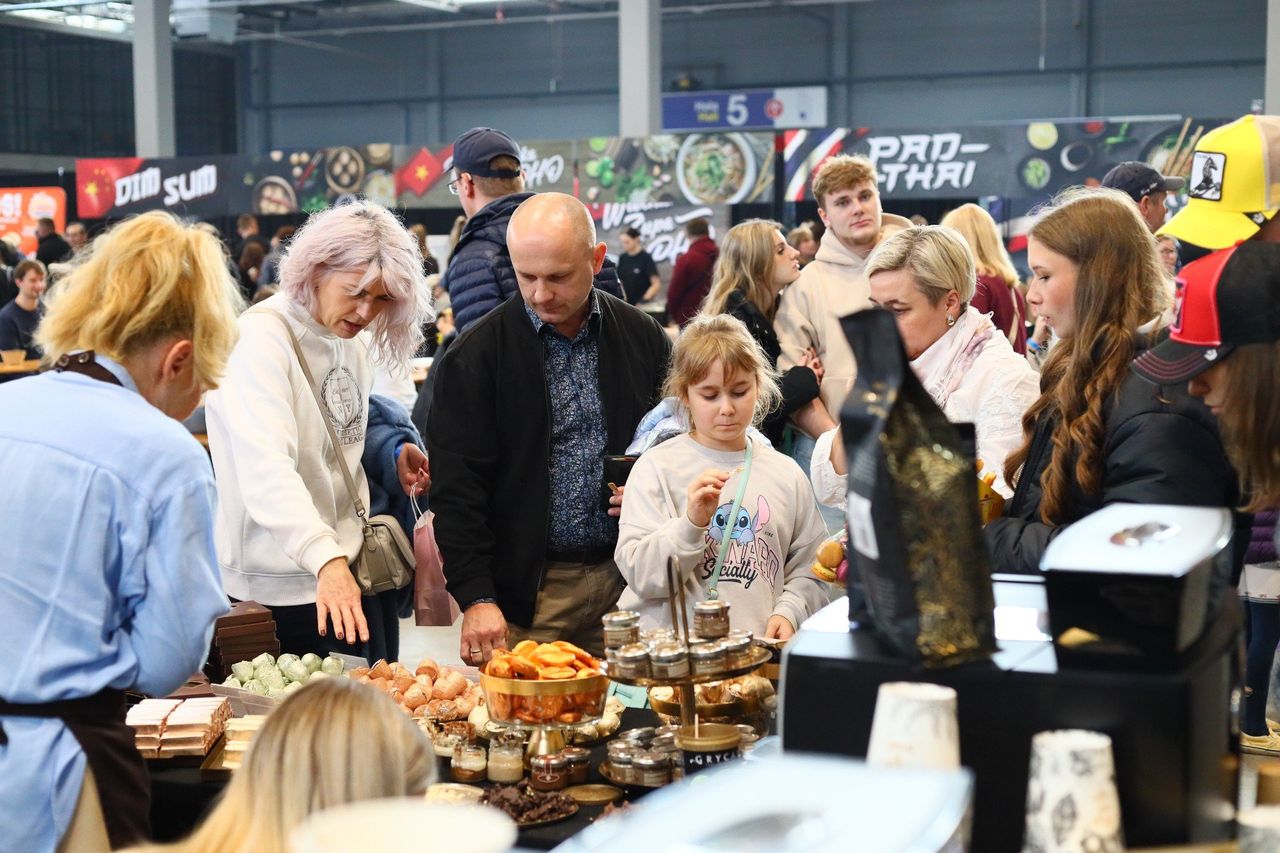 Kielce: Drugi dzień Festiwalu Kuchni Świata w Targach zachwycił smakami Azji, staropolskimi nalewkami i rękodziełem z całej Polski