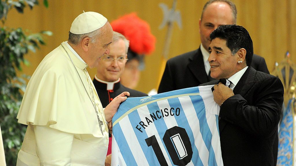 Zdjęcie okładkowe artykułu: Getty Images / Pier Marco Tacca / Na zdjęciu: Papież Franciszek i Diego Maradona
