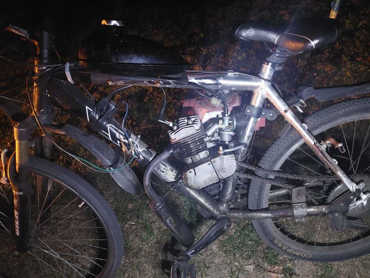 13-latek jeździł rowerem z silnikiem spalinowym. Zatrzymała go policja