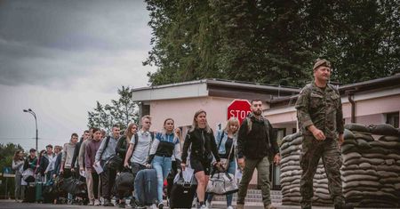 Ochotnicy tłumnie przybywają na szkolenia wojskowe organizowane przez 2 LBOT. Ostatni nabór we wrześniu