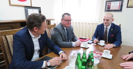 O współpracy samorządu Powiatu Płockiego z Orlenem