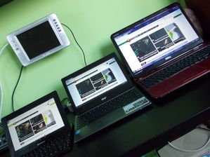 Chromebook na tle innych urządzeń