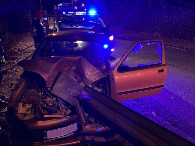 Ostrowiec: Samochód uderzył w przydrożną barierę