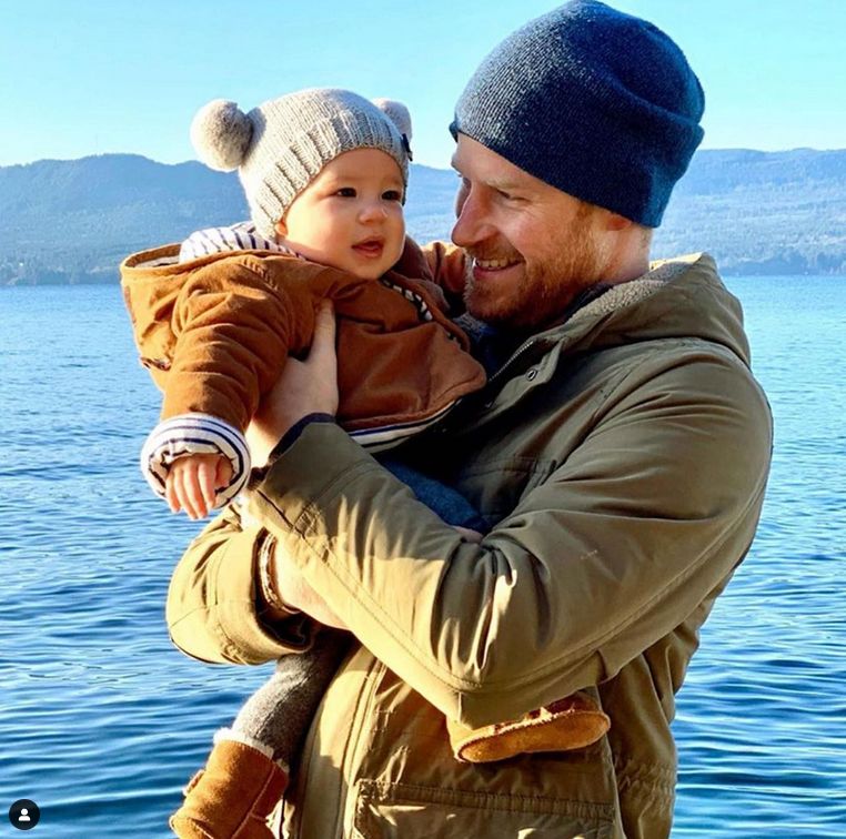 Meghan Markle i książę Harry z Archiem i Lilibet