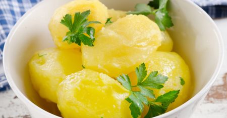 Jedzenie takich ziemniaków pomaga schudnąć. Wiele osób wciąż nie ma świadomości