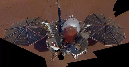 Sonda InSight zrobiła sobie pierwsze selfie na Marsie
