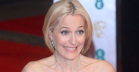 "Z Archiwum X": Gillian Anderson w pogniecionej sukni na czerwonym dywanie