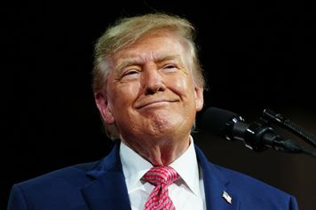 Prawica nie chce drażnić Trumpa, choć widzi zagrożenie. "Gra o swój interes"
