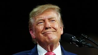 Prawica nie chce drażnić Trumpa, choć widzi zagrożenie. "Gra o swój interes"