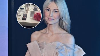 Magdalena Ogórek pożegnała się ze stacją wPolsce24. Otrzymała w podzięce RÓŻANIEC
