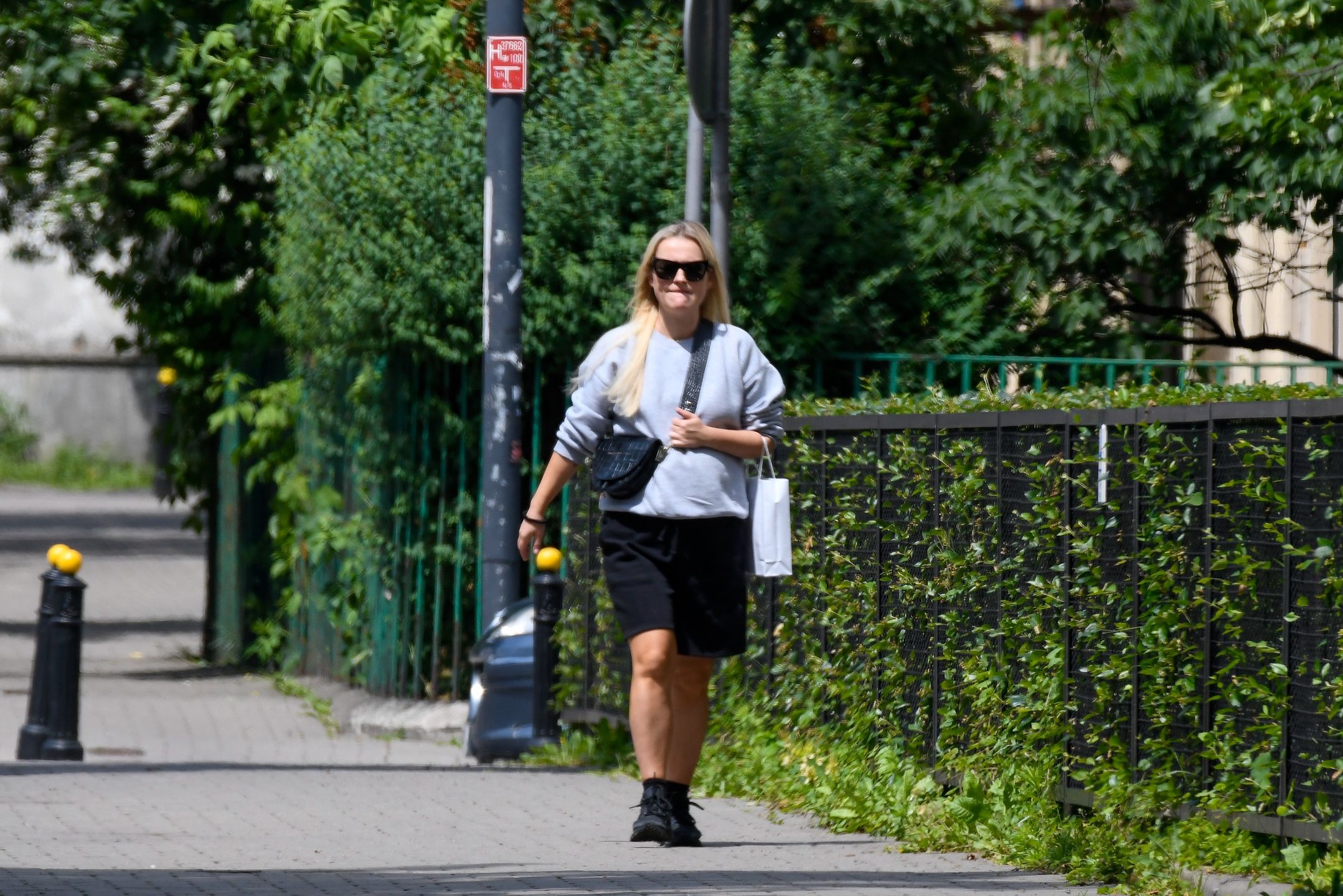 Ciężarna Olga Frycz przyłapana przez paparazzi