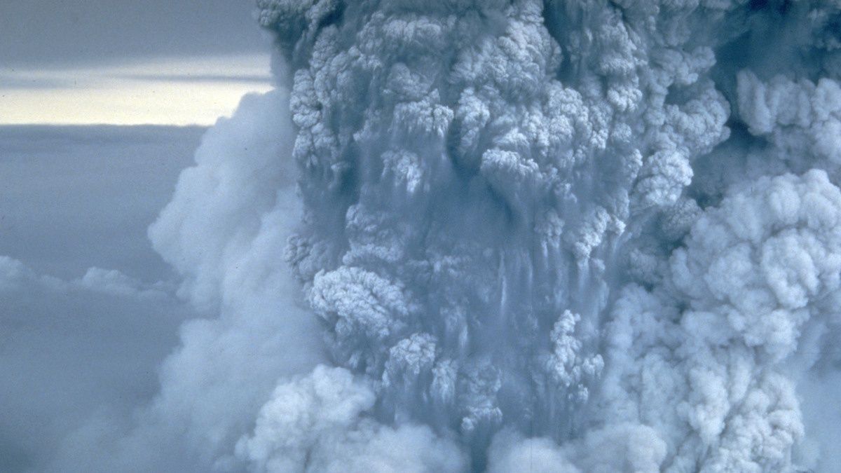 Chmura erupcyjna Mount St. Helens 18 maja 1980 roku.