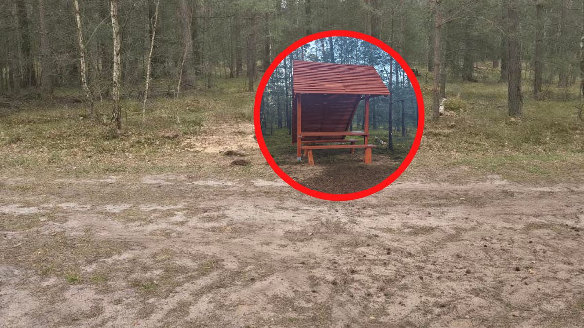 Ktoś ukradł wiatę dla rowerzystów.