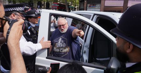 Londyn. Sfrustrowany kierowca wjechał w protestujących aktywistów