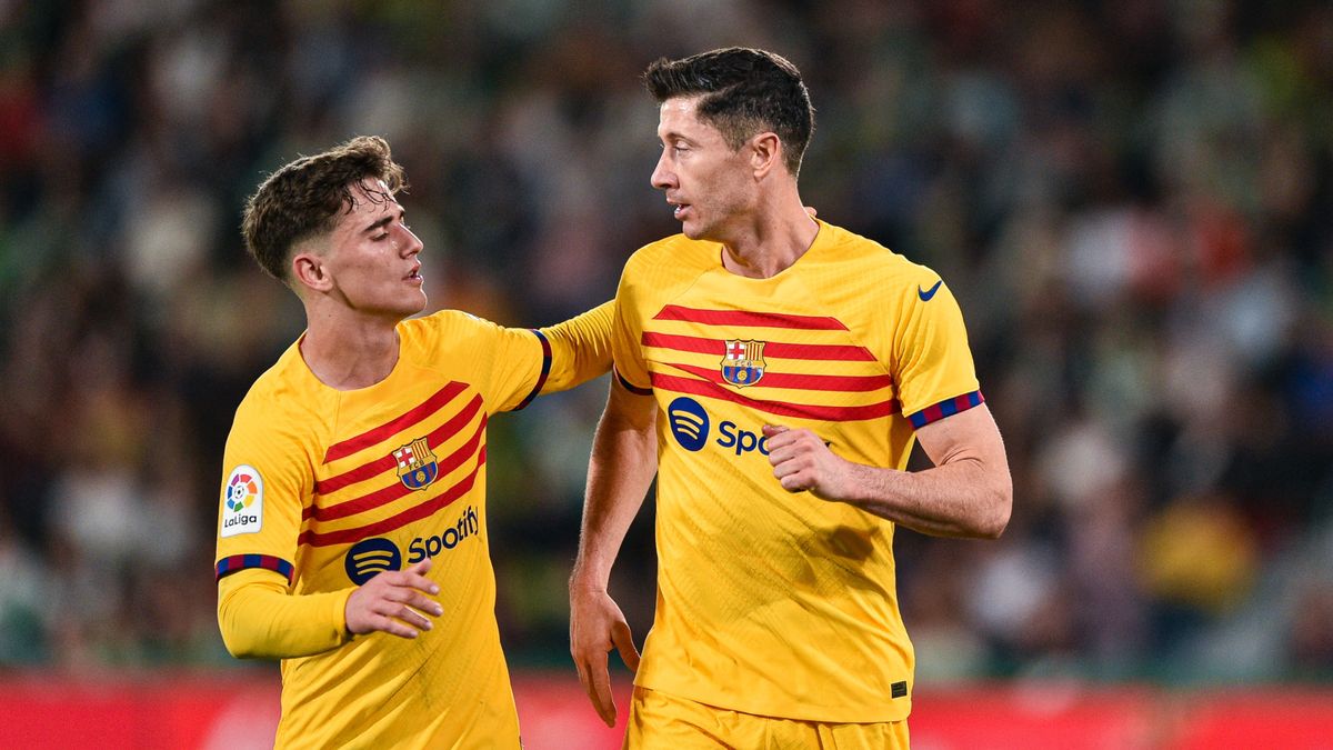 Getty Images / NurPhoto / Na zdjęciu: Gavi i Robert Lewandowski