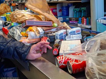 Nie chodzi o inflację. Tak teraz kupują Polacy. Sklepy zmieniają strategię