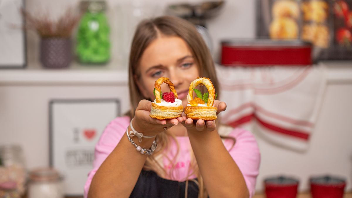 Owocowe koszyczki z ciasta francuskiego- Pyszności