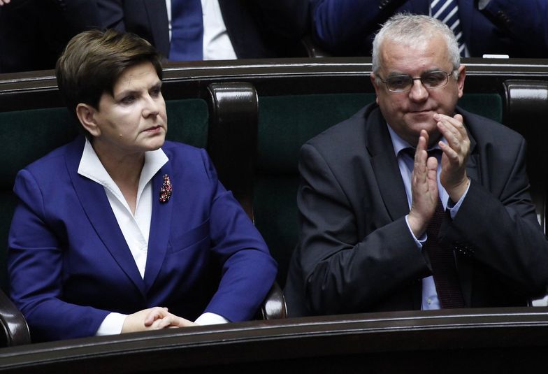 Dobre i złe organizacje pozarządowe. Szydło zapowiada "uporządkowanie sytuacji"
