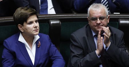 Dobre i złe organizacje pozarządowe. Szydło zapowiada "uporządkowanie sytuacji"