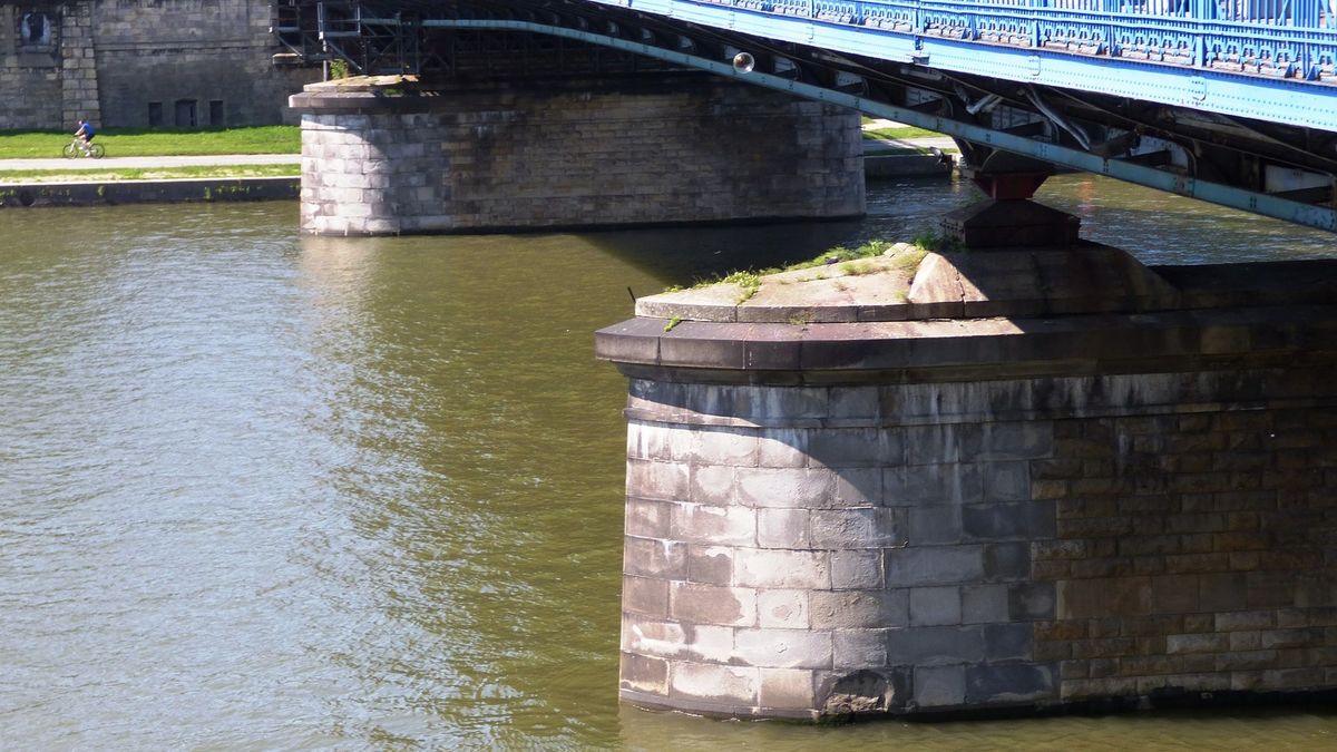 Zarządcy mostów będą musieli płacić za grunt wodny pod przesłami.