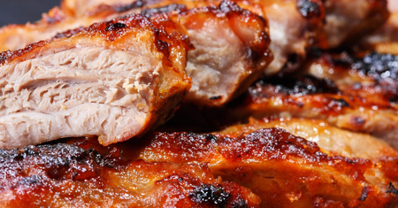 Najczęściej lądują na grillu, duszone są jeszcze lepsze. Będziesz obgryzać mięso aż do kości