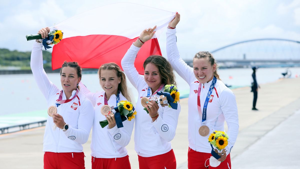 Zdjęcie okładkowe artykułu: PAP/EPA / Leszek Szymański / Na zdjęciu od lewej: Anna Puławska, Karolina Naja, Justyna Iskrzycka i Helena Wiśniewska