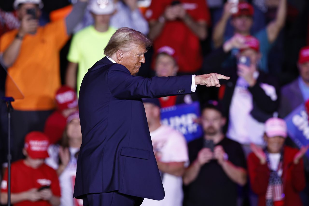 Trump's unprecedented win shadows looming legal battles