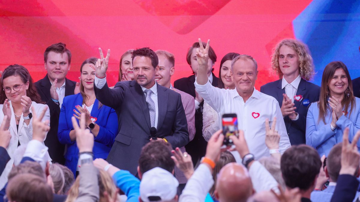 Donald Tusk, Rafa� Trzaskowski
Warszawa, 09.06.2024. Wybory do Parlamentu Europejskiego 2024. Premier Donald Tusk (C-P) i prezydent Warszawy Rafa� Trzaskowski (C-L) w sztabie wyborczym Koalicji Obywatelskiej w Warszawie, 9 bm. Zako�czy�y si� wybory do Parlamentu Europejskiego. (ls/dw) PAP/Leszek Szyma�ski
Leszek Szyma�ski
eurowybory, Koalicja Obywatelska, parlamentu europejskiego, partia, partii, polityk, polityka, sztab wyborczy, wybory