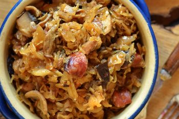 Tego bigosu nie musisz gotować. Wystarczy wrzucić wszystkie składniki do gara