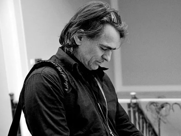 Znany fotoreporter zmarł po zasłabnięciu. Co z defibrylatorami w okolicy?