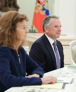 Tajemnicza kobieta przy stole z delegacją USA na Kremlu